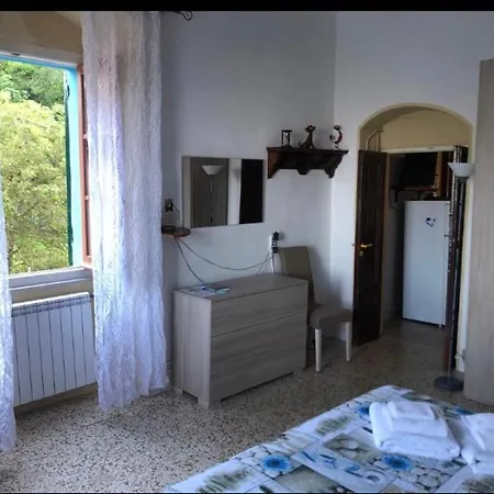 Acciuga House Apartment Biassa